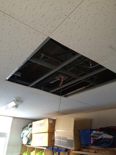中学校の天井修理
